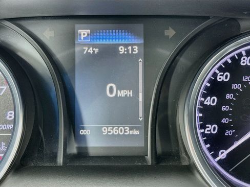 Used 2019 Toyota Camry SE FWD image 8