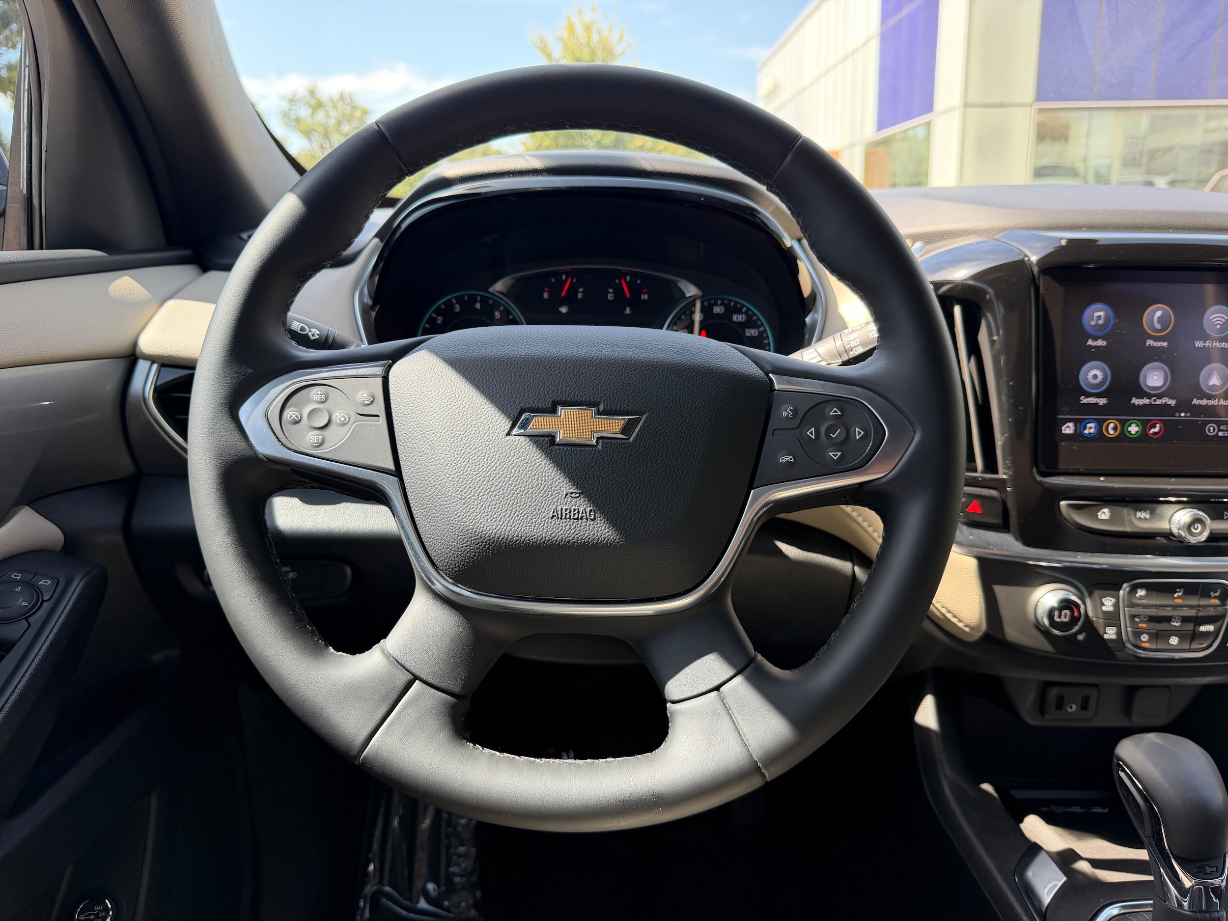 Used 2023 Chevrolet Traverse LT FWD image 17