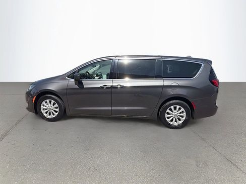Used 2018 Chrysler Pacifica Touring Plus FWD image 7