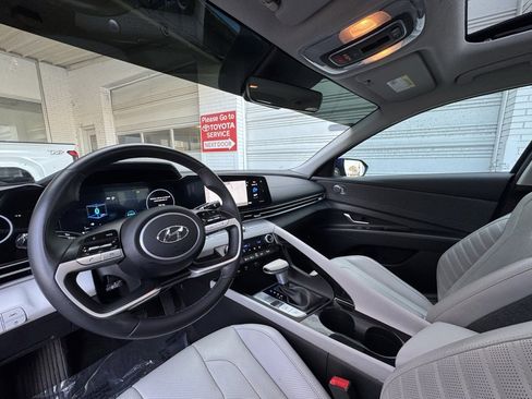 Used 2023 Hyundai Elantra Limited image 11