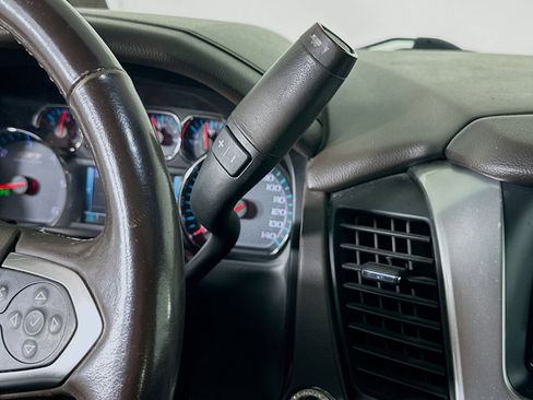 Used 2020 Chevrolet Suburban LT image 25