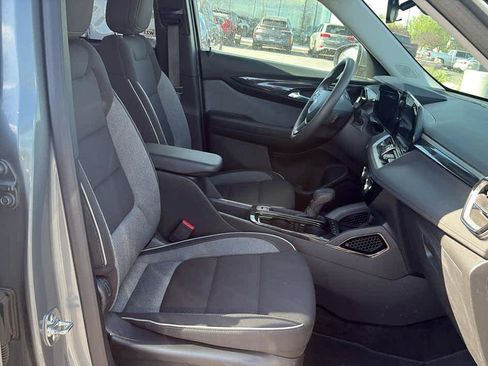 Used 2025 Chevrolet TrailBlazer LT AWD/4WD image 29