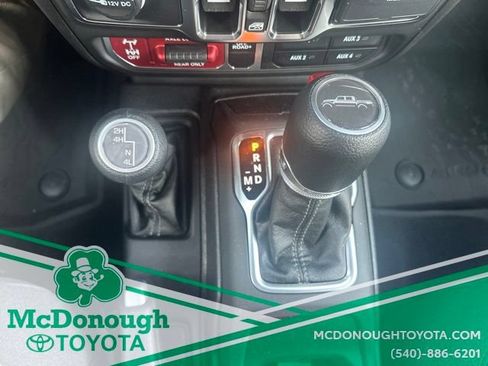 Used 2025 Jeep Gladiator Sport AWD/4WD image 17