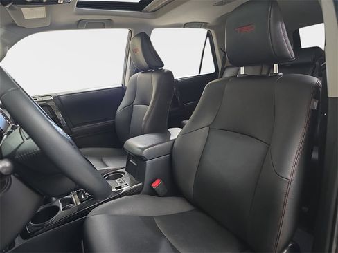 Used 2020 Toyota 4Runner Venture w/ Moonroof Package image 17