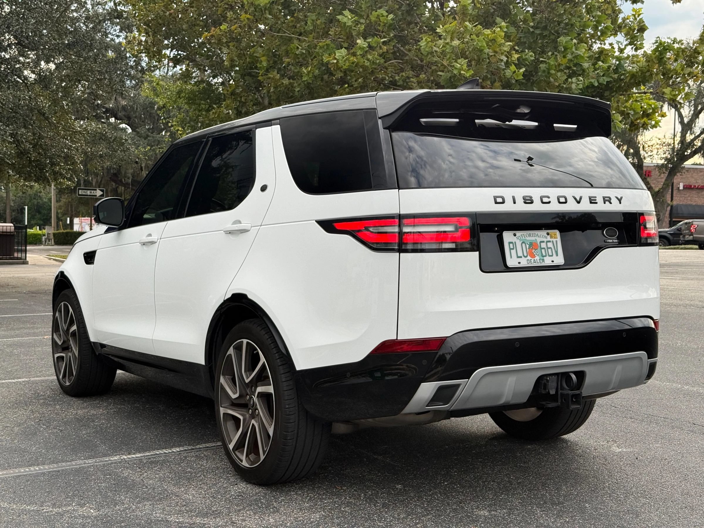 Used 2017 Land Rover Discovery HSE Luxury AWD/4WD image 7