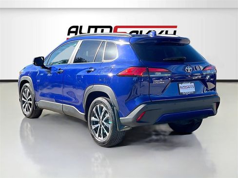 Used 2024 Toyota Corolla Cross XLE image 5