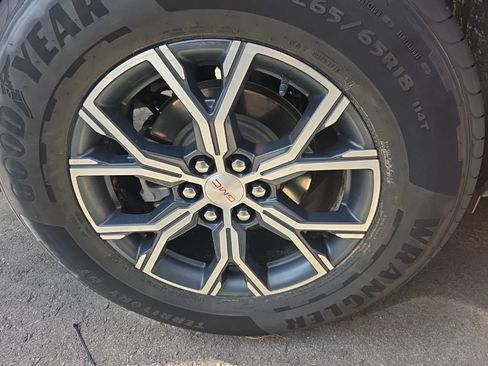 Used 2025 GMC Acadia AT4 AWD/4WD image 5