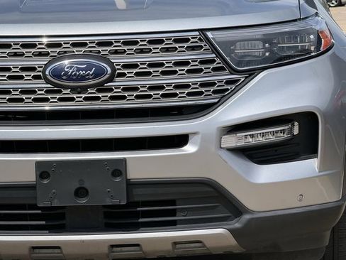 Used 2023 Ford Explorer Limited AWD/4WD image 9