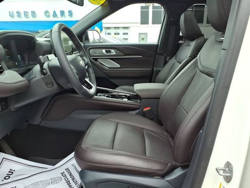 Certified 2025 Ford Explorer Platinum AWD/4WD image 14