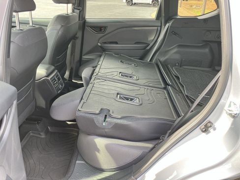 Used 2025 Subaru Forester Premium image 24