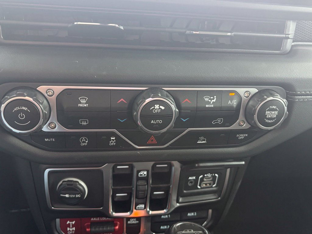 Certified 2025 Jeep Gladiator Mojave AWD/4WD image 31