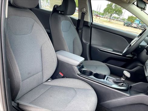 Used 2025 Kia K4 FWD image 11