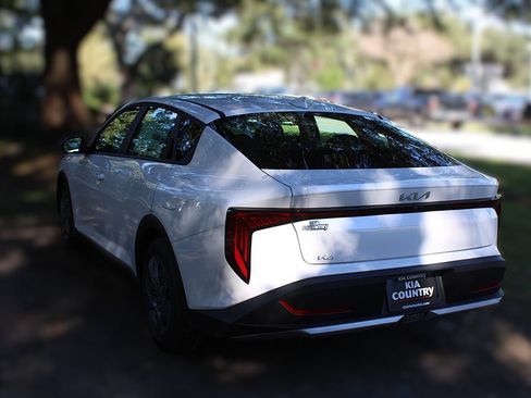 New 2026 Kia K4 FWD image 11