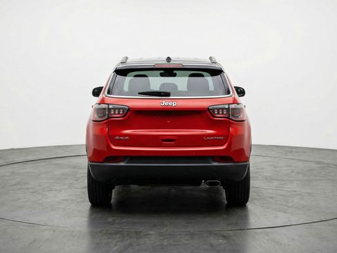 Used 2025 Jeep Compass Limited image 7