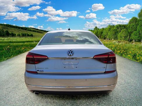 Used 2018 Volkswagen Passat 2.0T SEL Premium FWD image 5