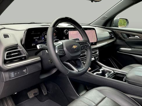 Used 2025 Chevrolet Traverse High Country w/ LPO, Floor Liner Package FWD image 35
