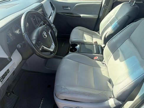 Used 2015 Toyota Sienna XLE Premium FWD image 5