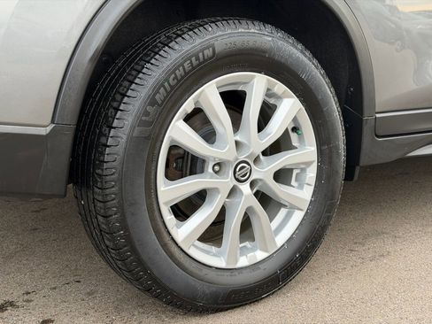 Used 2018 Nissan Rogue SV w/ Sun & Sound Touring Package image 24