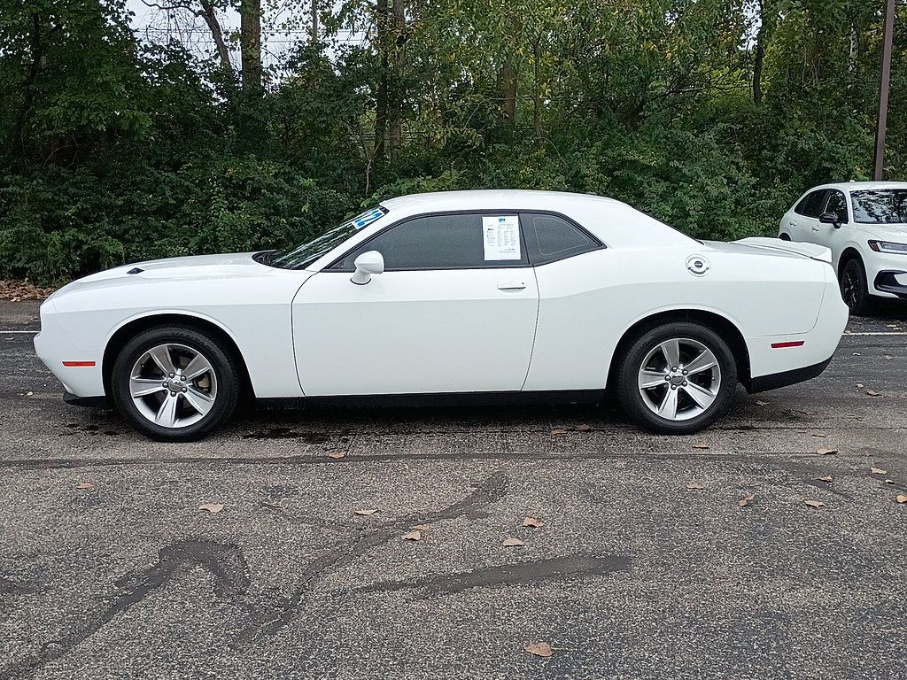 Used 2022 Dodge Challenger SXT RWD image 6