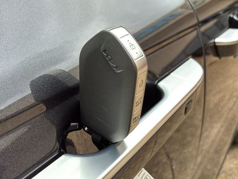 New 2026 Kia Carnival EX FWD image 50