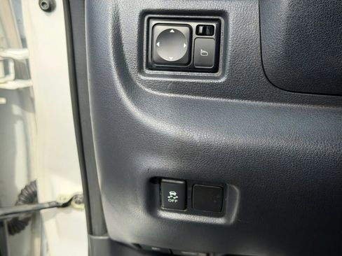 Used 2015 Nissan Versa Note SV FWD image 16