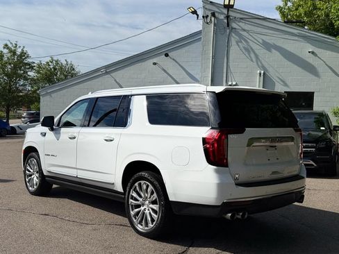 Used 2022 GMC Yukon XL Denali w/ Denali Premium Package AWD/4WD image 4