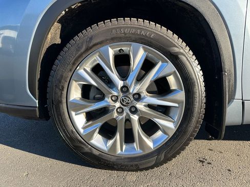 Used 2021 Toyota Highlander Limited image 12