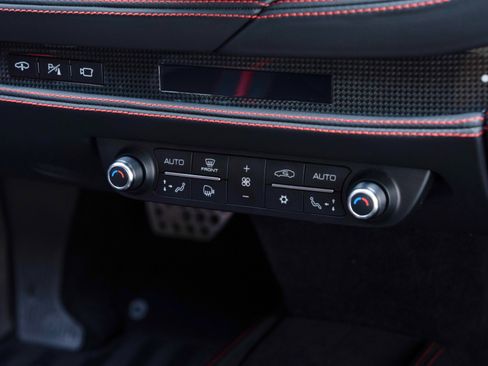 Used 2021 Ferrari F8 Tributo RWD image 58