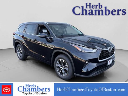 New 2026 Toyota Highlander XLE AWD/4WD image 1