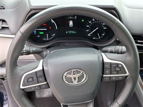 Used 2024 Toyota Sienna XLE image 21