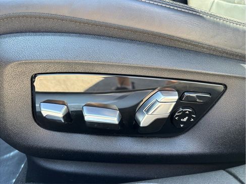 Used 2018 BMW 750i image 22