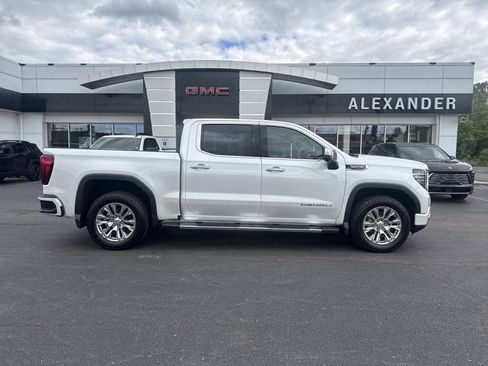 Used 2024 GMC Sierra 1500 Denali w/ Technology Package AWD/4WD image 2