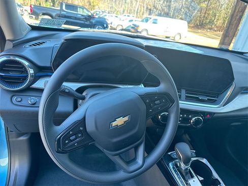 New 2026 Chevrolet Trax LT w/ Sunroof Package image 16