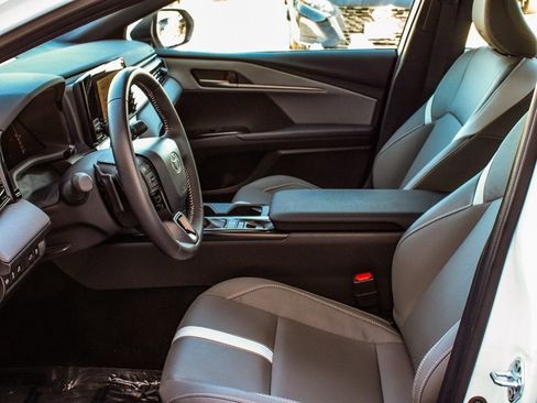 Used 2025 Toyota Camry SE image 29