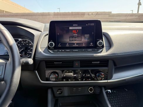 Certified 2025 Nissan Rogue SV image 20