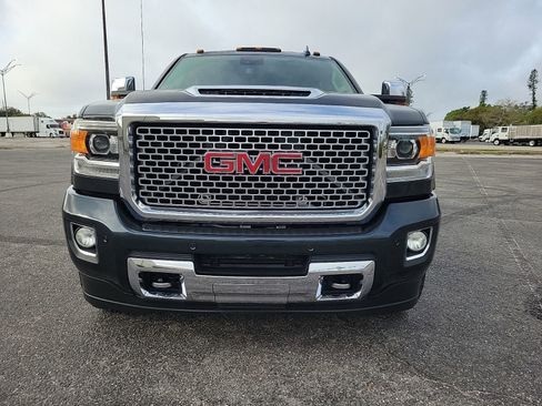 Used 2017 GMC Sierra 2500 Denali w/ Duramax Plus Package image 3