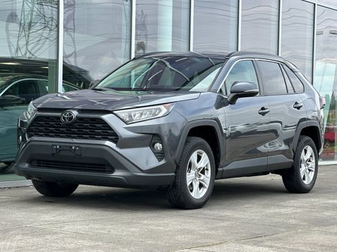 Used 2021 Toyota RAV4 XLE w/ XLE Grade Weather Package AWD/4WD image 7
