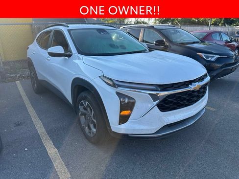 Used 2024 Chevrolet Trax LT w/ Driver Confidence Package FWD image 3