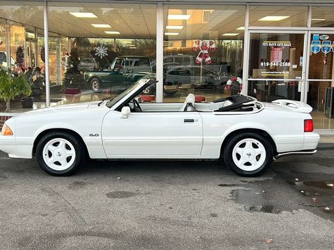 Used 1993 Ford Mustang LX image 9