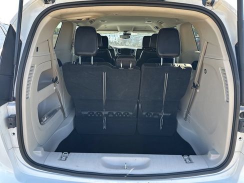 Used 2024 Chrysler Pacifica Touring-L FWD image 9