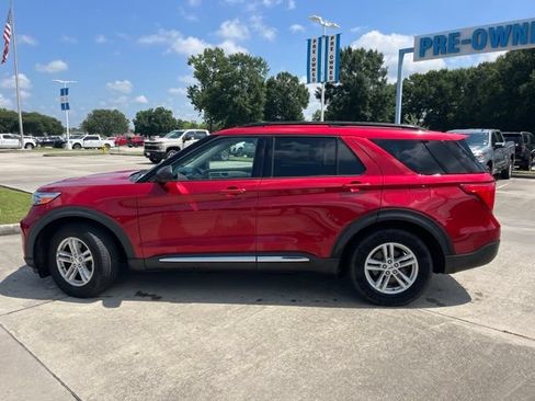 Used 2021 Ford Explorer XLT w/ Equipment Group 202A RWD image 3