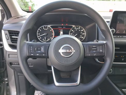 Used 2023 Nissan Rogue S FWD image 14