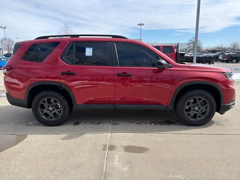 Certified 2025 Honda Pilot TrailSport image 6