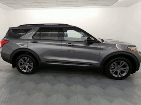 Used 2022 Ford Explorer XLT w/ Equipment Group 202A image 9