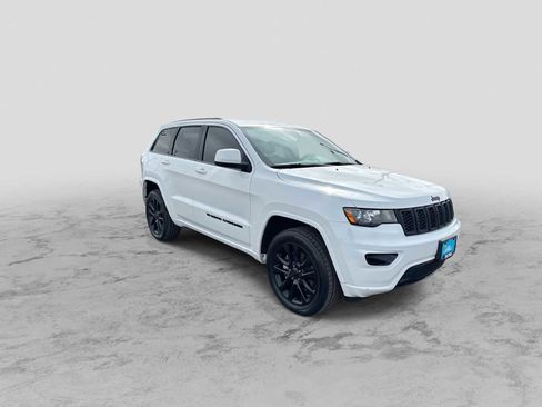 Used 2022 Jeep Grand Cherokee Laredo X image 2