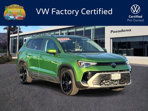Certified 2025 Volkswagen Taos SE w/ Panoramic Sunroof Package FWD image 1