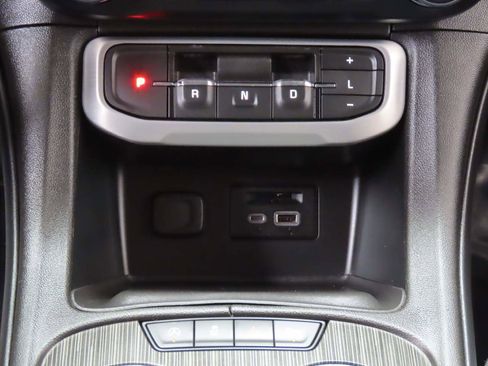 Certified 2023 GMC Acadia SLT image 12