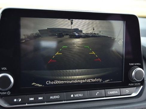 Used 2024 Nissan Rogue SV image 12