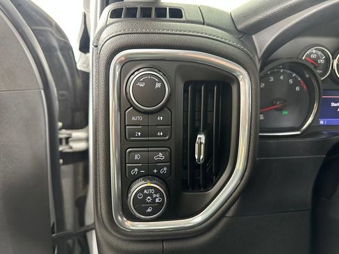 Used 2019 Chevrolet Silverado 1500 LT Trail Boss AWD/4WD image 18