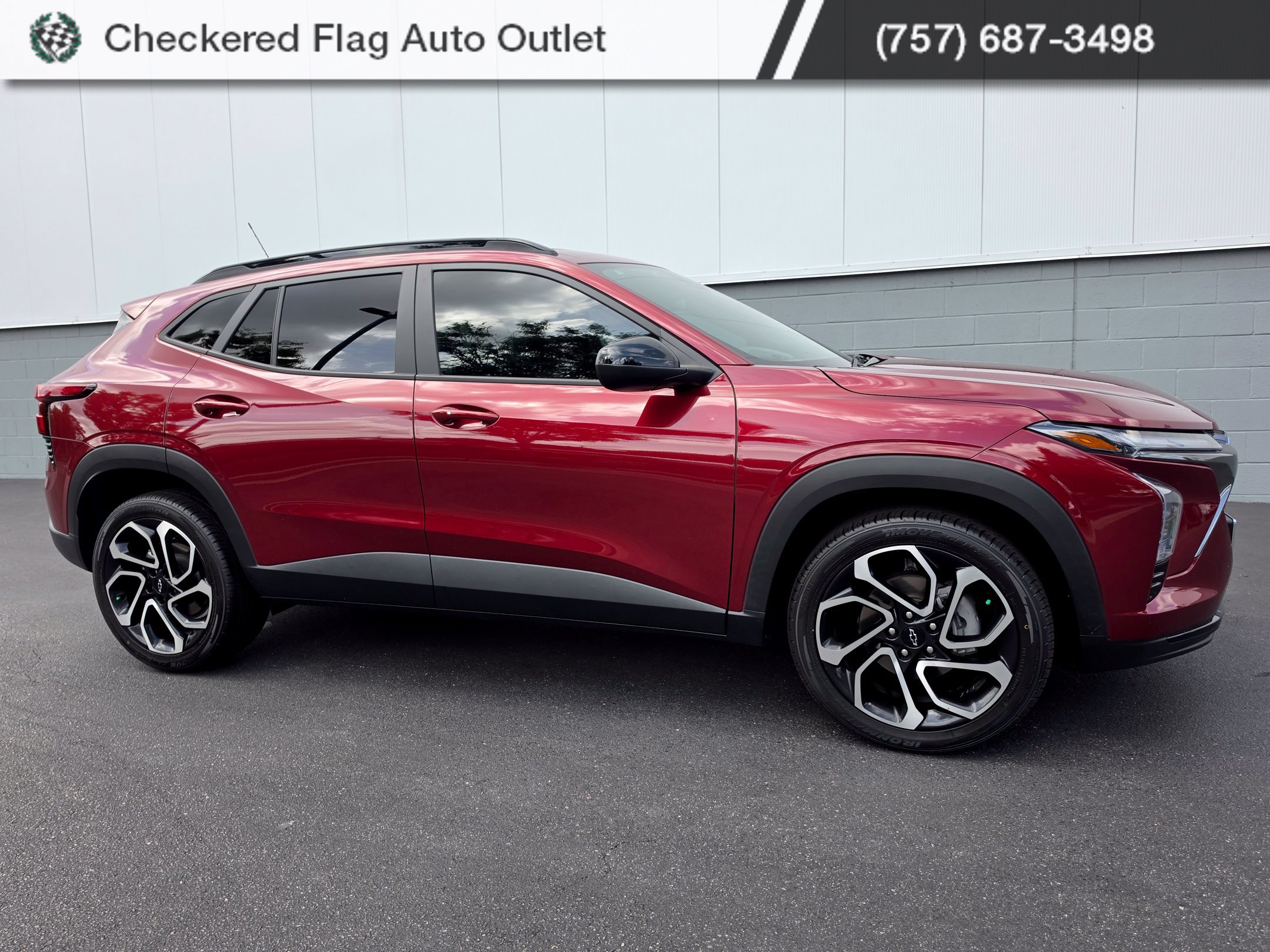 Used 2024 Chevrolet Trax RS w/ Sunroof Package FWD image 10